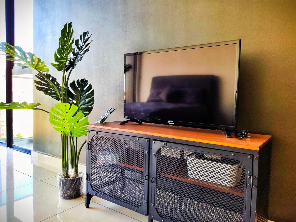 Beacon Executive At For 10pax And 2 Bed * Georgetown