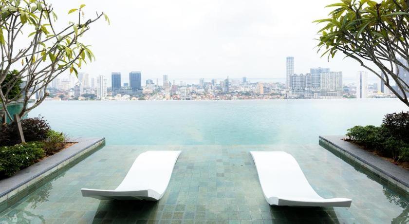 Beacon Executive At For 10pax And 2 Bed * Georgetown