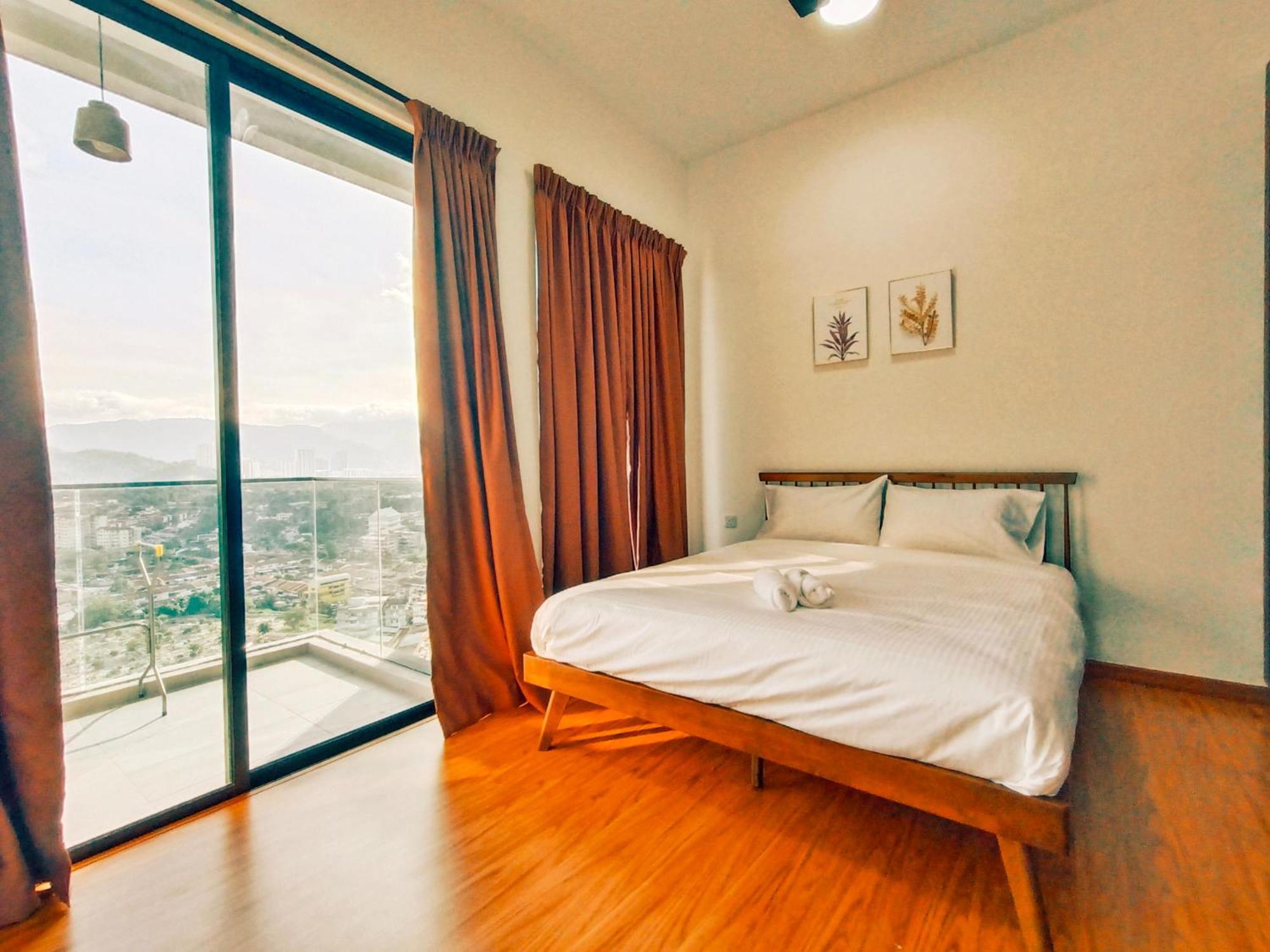 Beacon Executive At For 10pax And 2 Bed * Georgetown